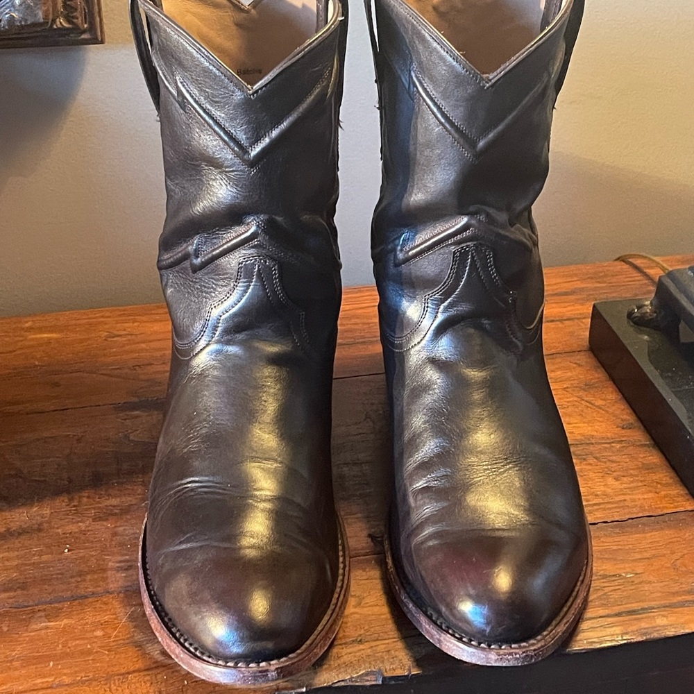 Cuero Roper Men's Cordovan/Brown Leather Cowboy Boots with Classic Stitching.